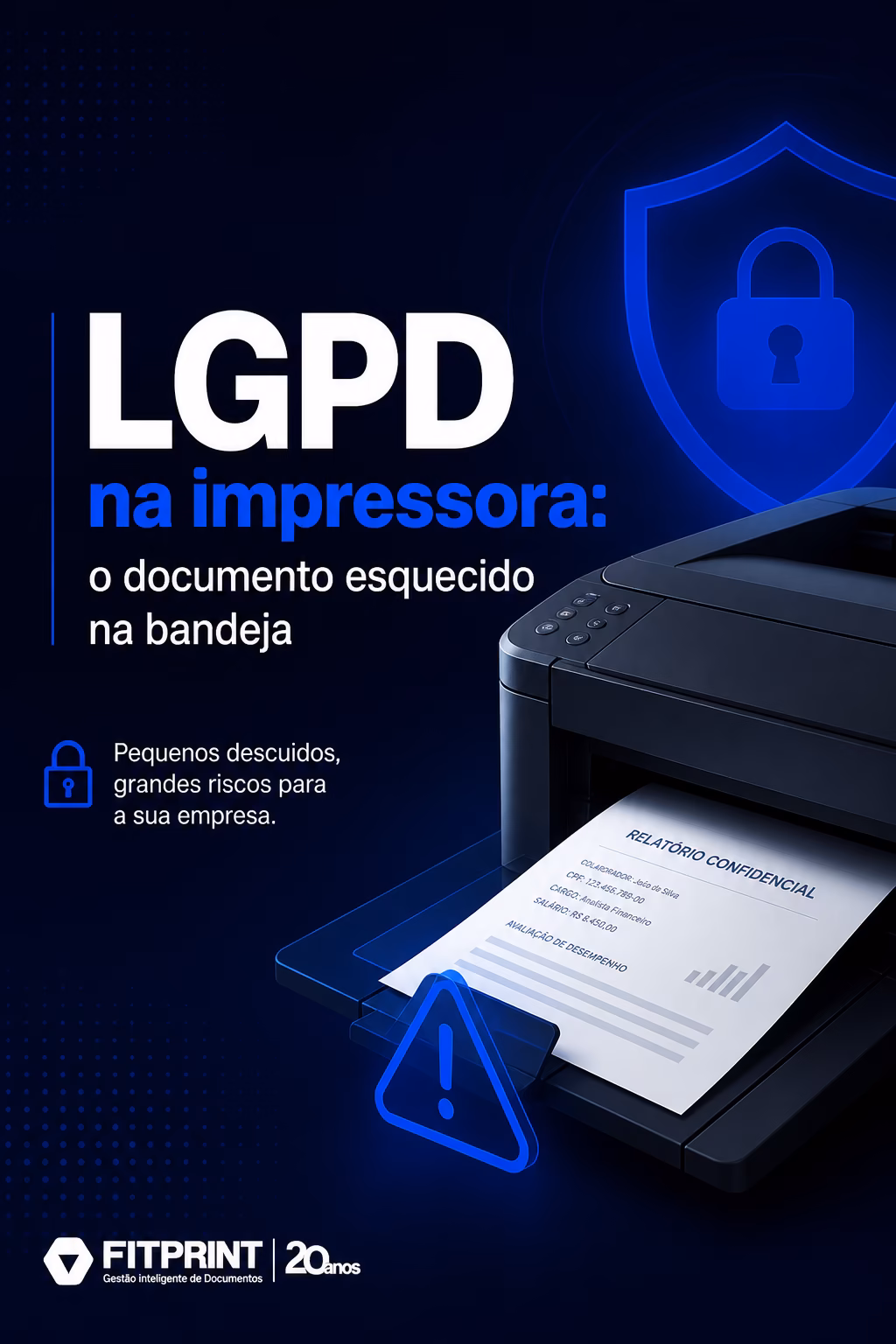 Bandeja de uma impressora multifuncional com folha de papel contendo dados pessoais, representando risco de conformidade com a LGPD